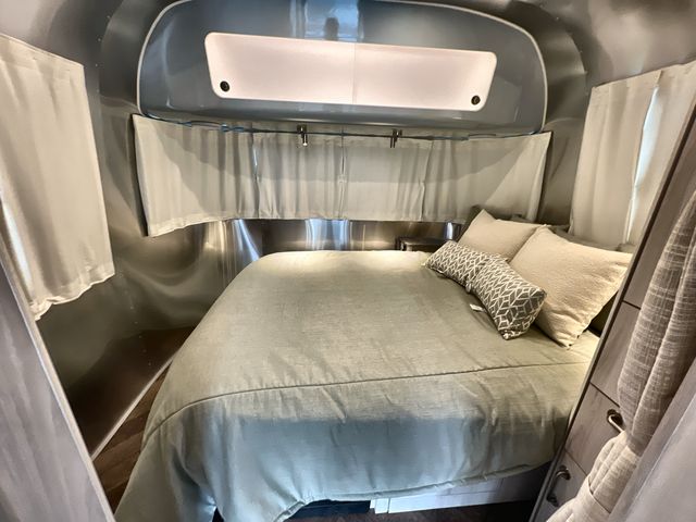 2025 Airstream 25FBQ Base
