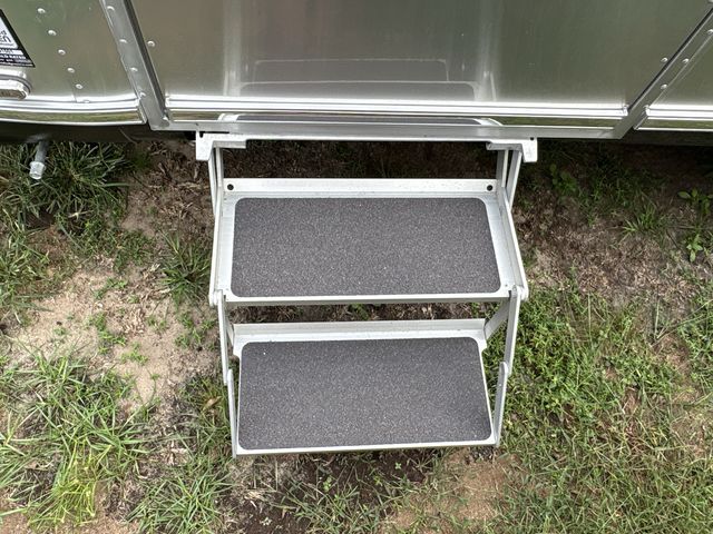 2026 Airstream 27FBQ Base