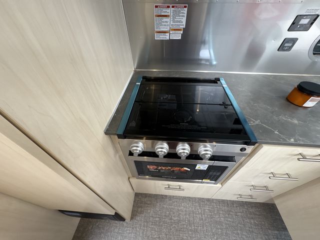 2026 Airstream 27FBQ Base