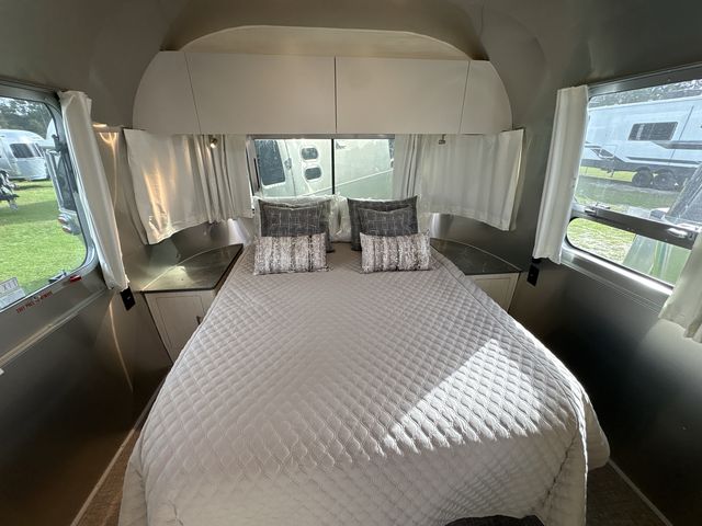2026 Airstream 27FBQ Base