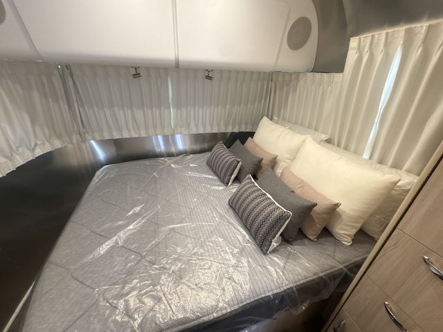2026 Airstream 25FBQ Base
