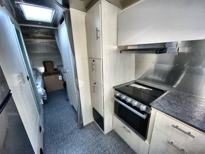 2023 Airstream 27FBT Base