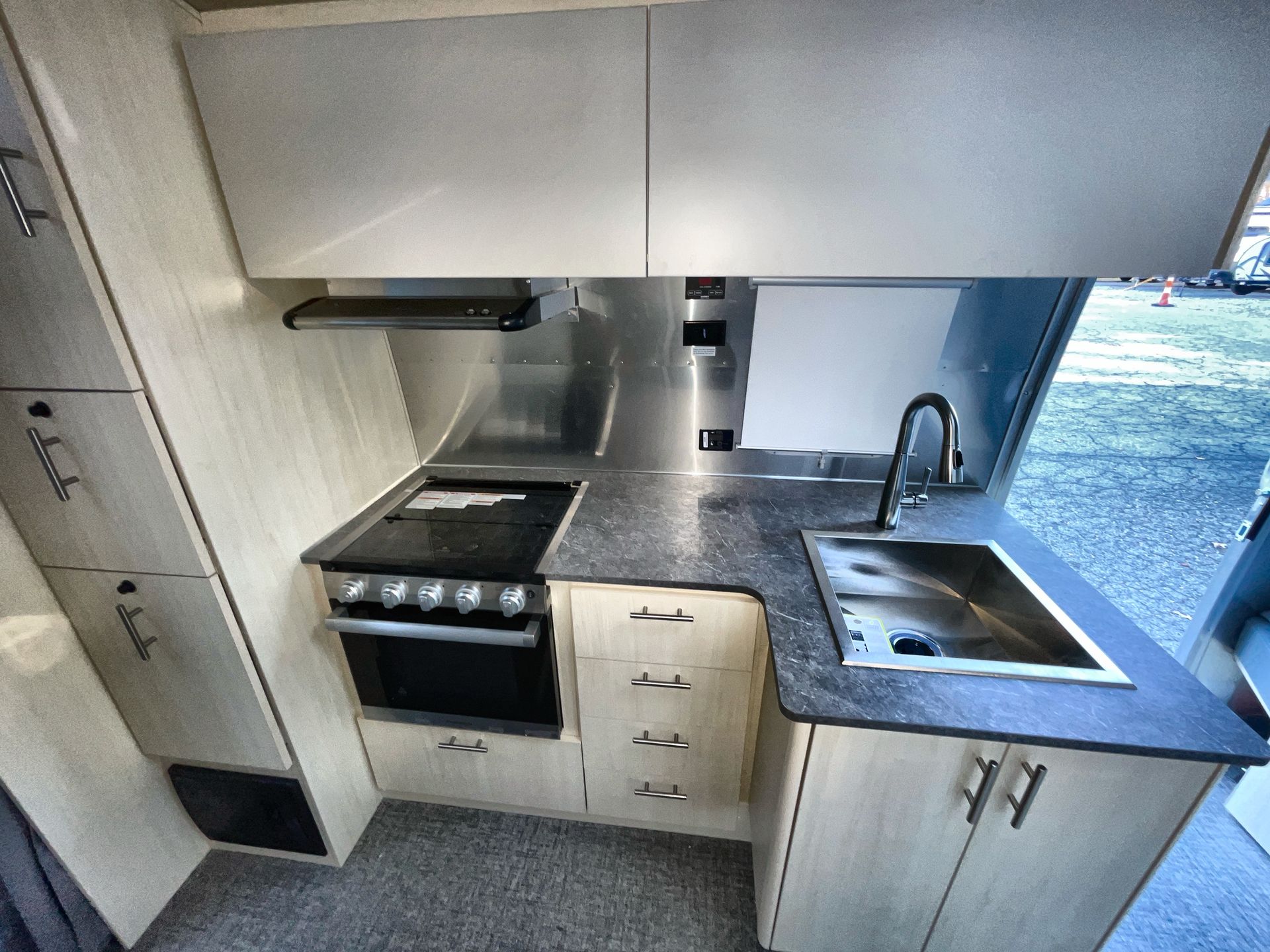 2023 Airstream 27FBT Base