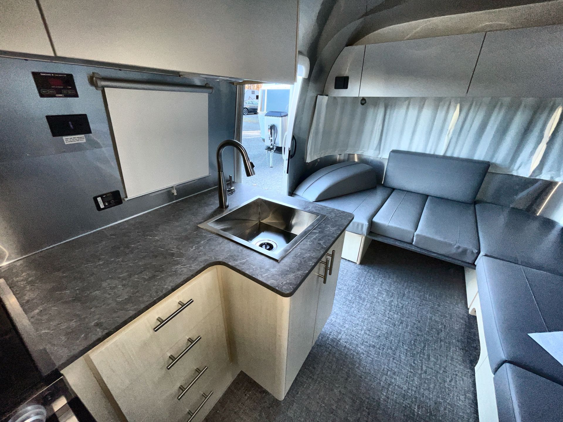 2023 Airstream 27FBT Base