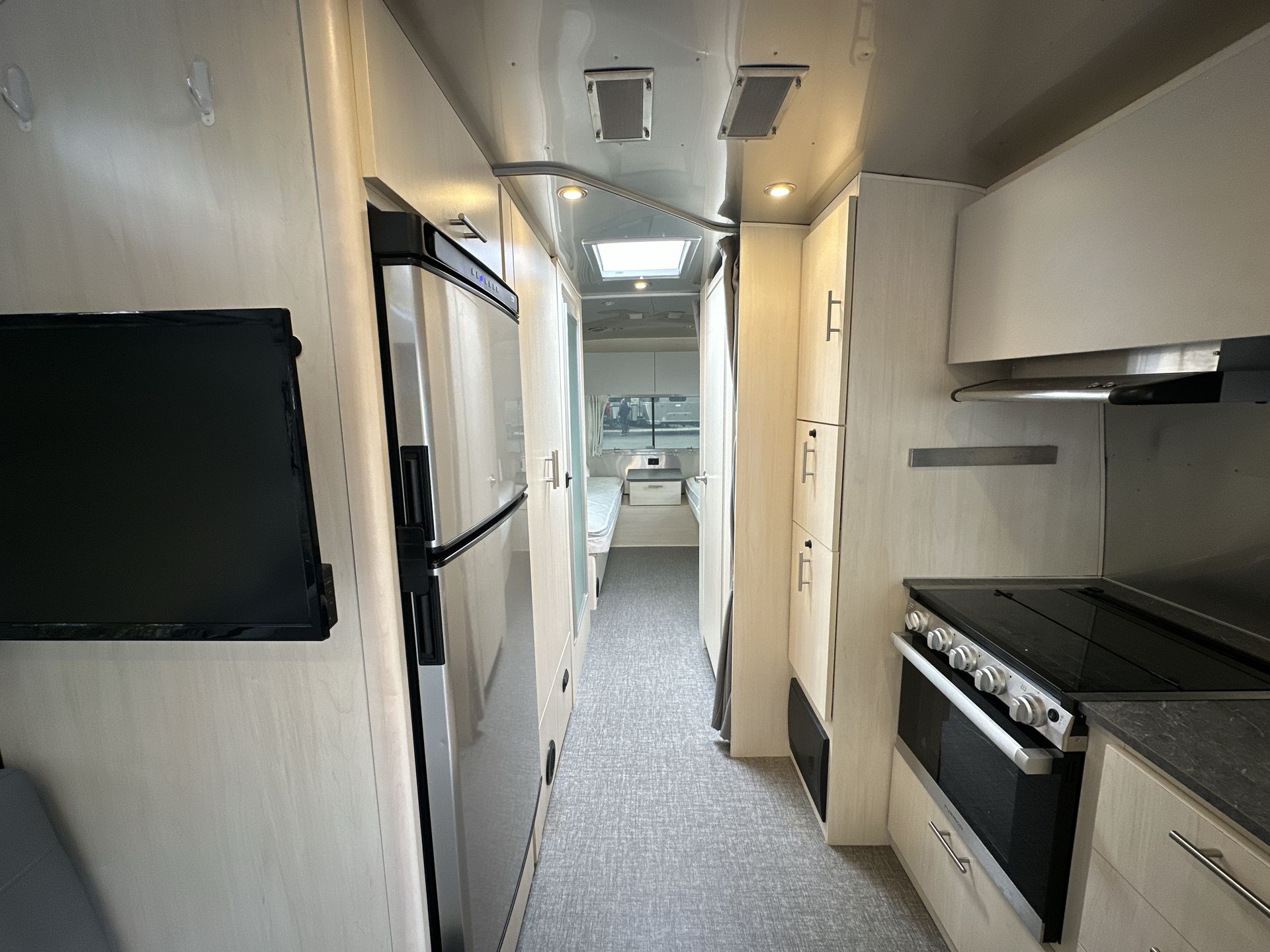 2023 Airstream 27FBT Base