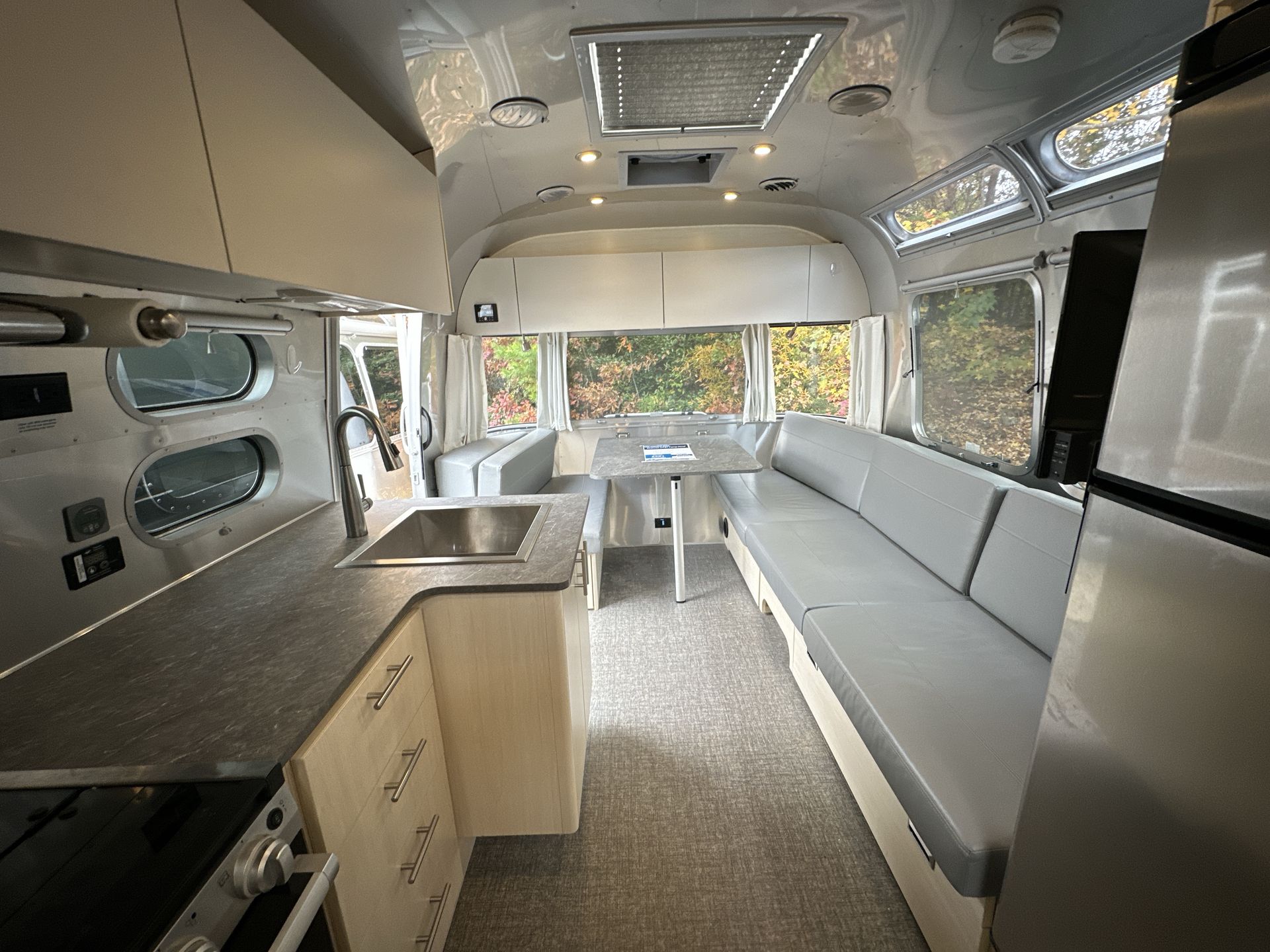 2023 Airstream 27FBT Base