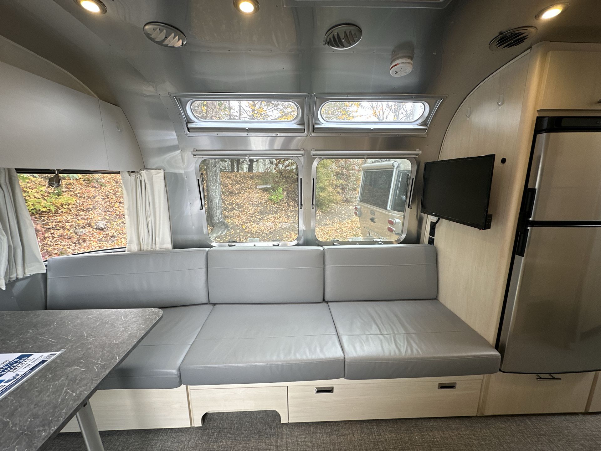 2023 Airstream 27FBT Base