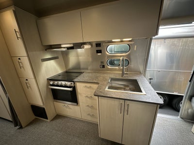 2023 Airstream 27FBT Base