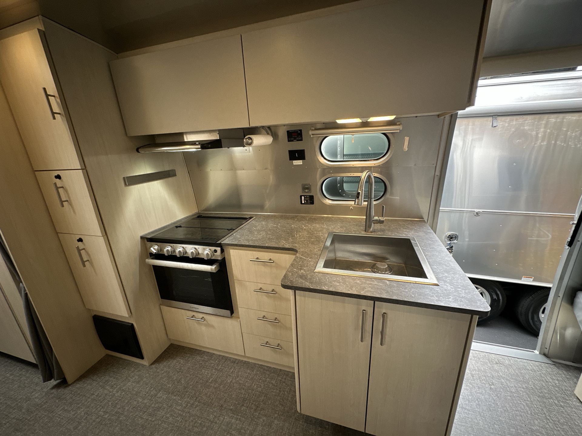 2023 Airstream 27FBT Base