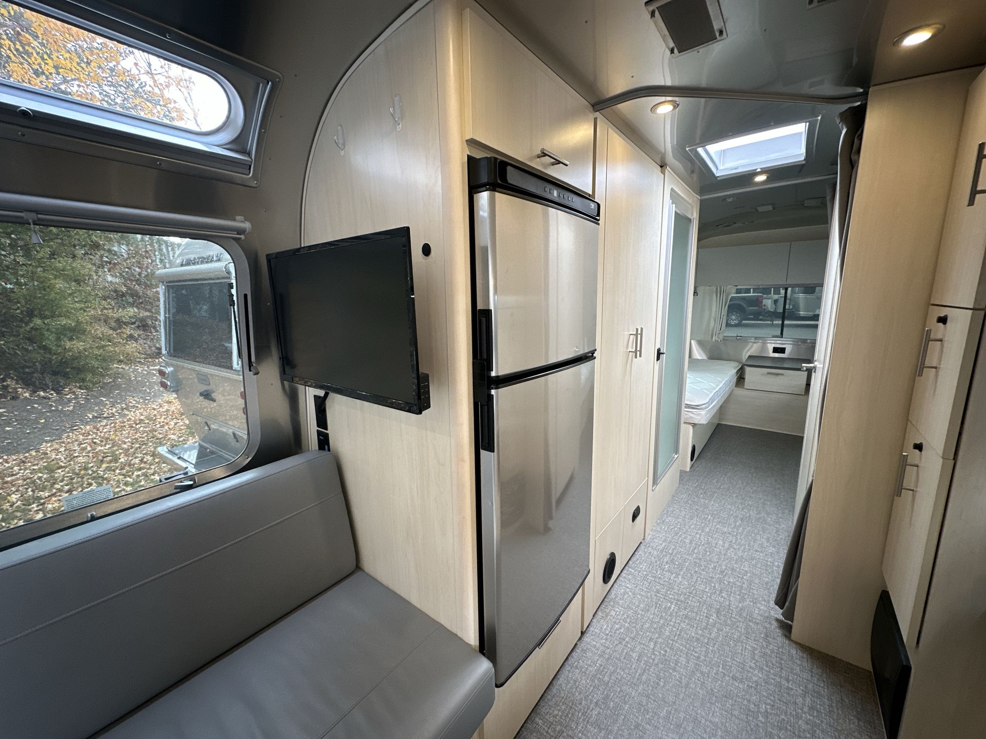2023 Airstream 27FBT Base