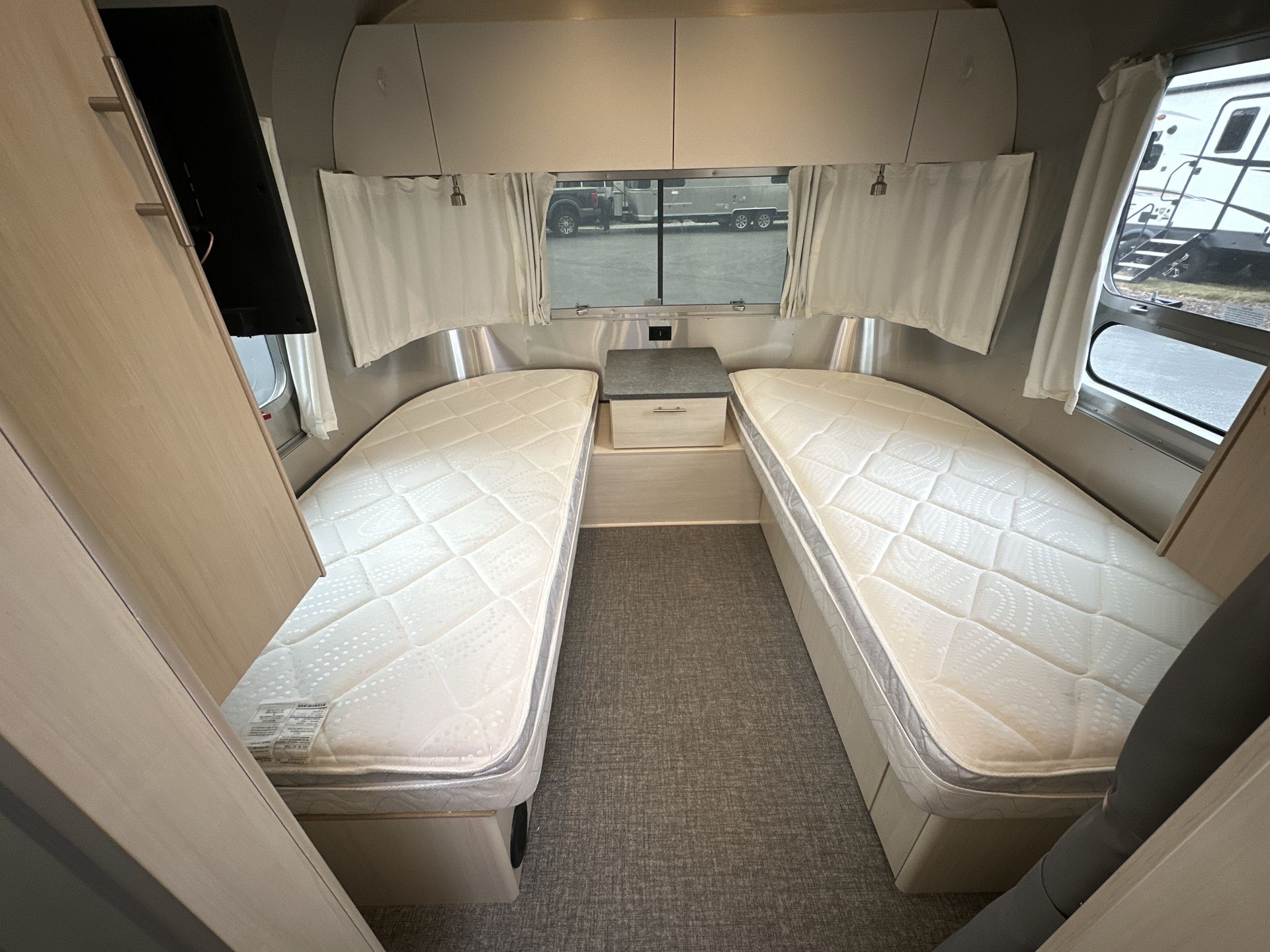 2023 Airstream 27FBT Base