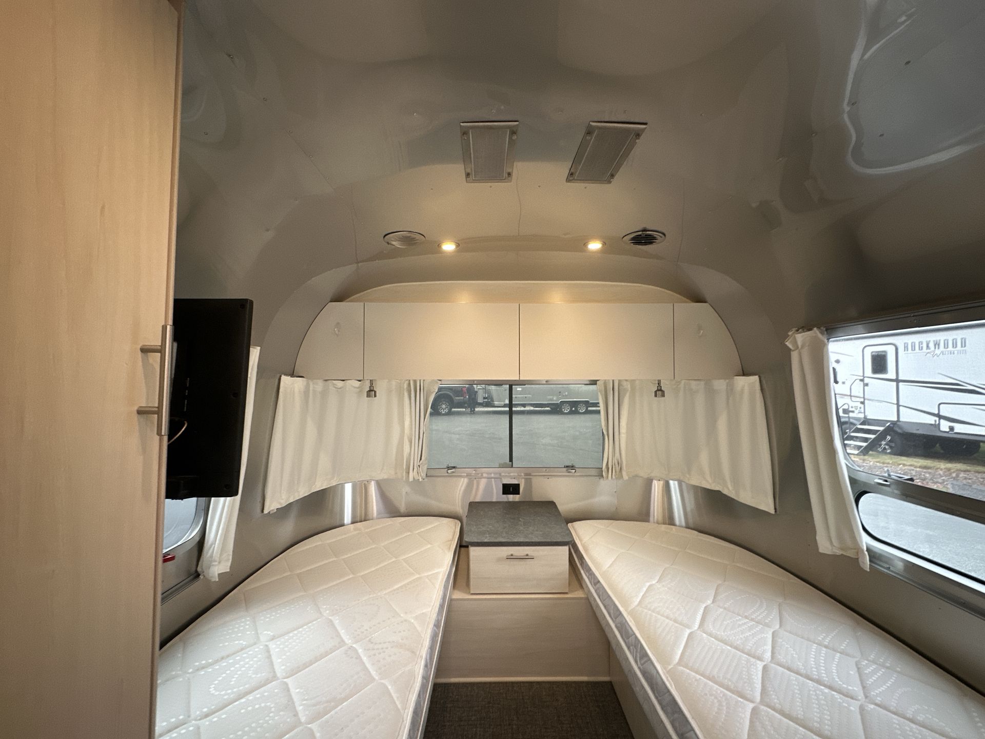 2023 Airstream 27FBT Base