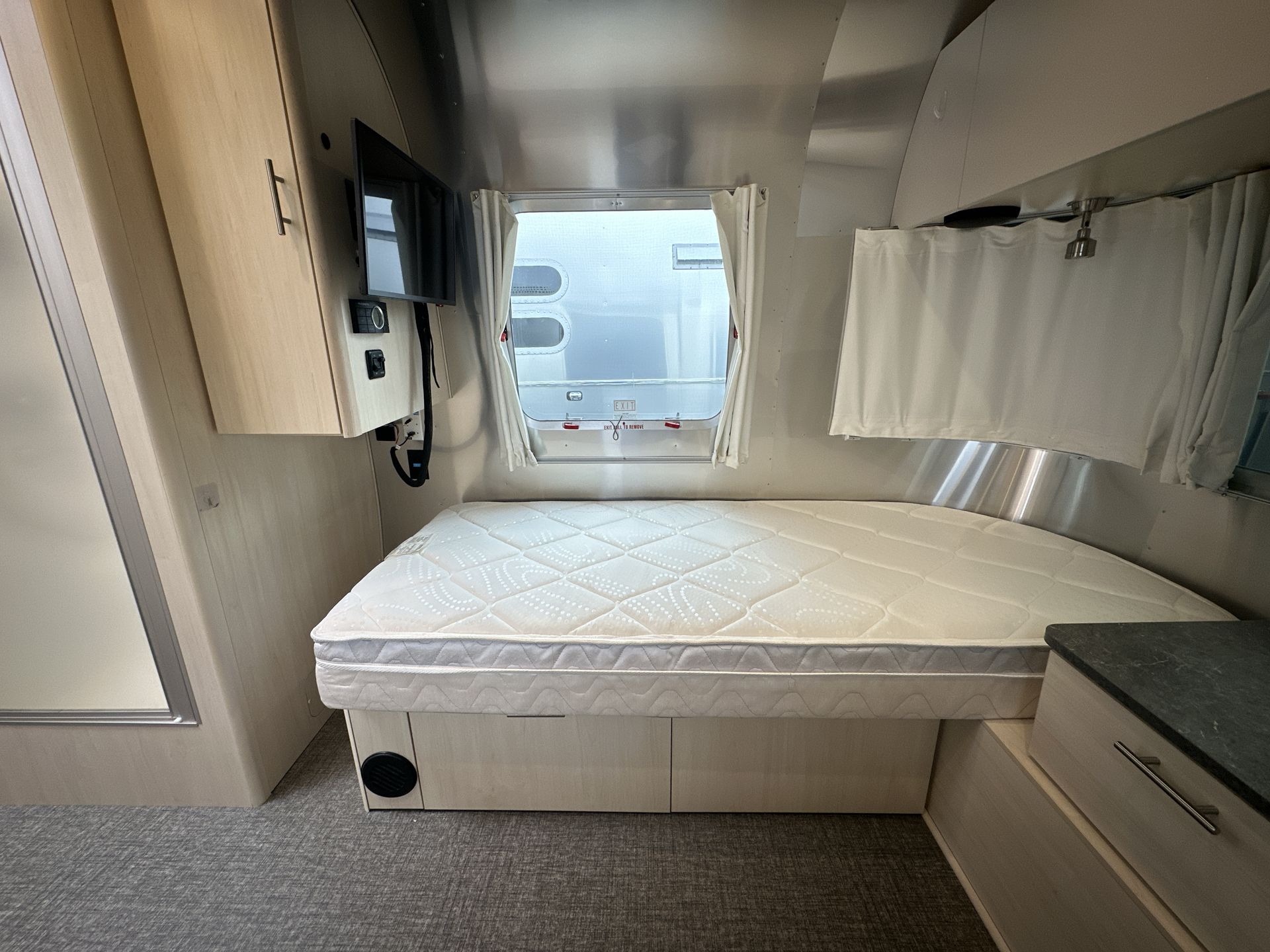 2023 Airstream 27FBT Base