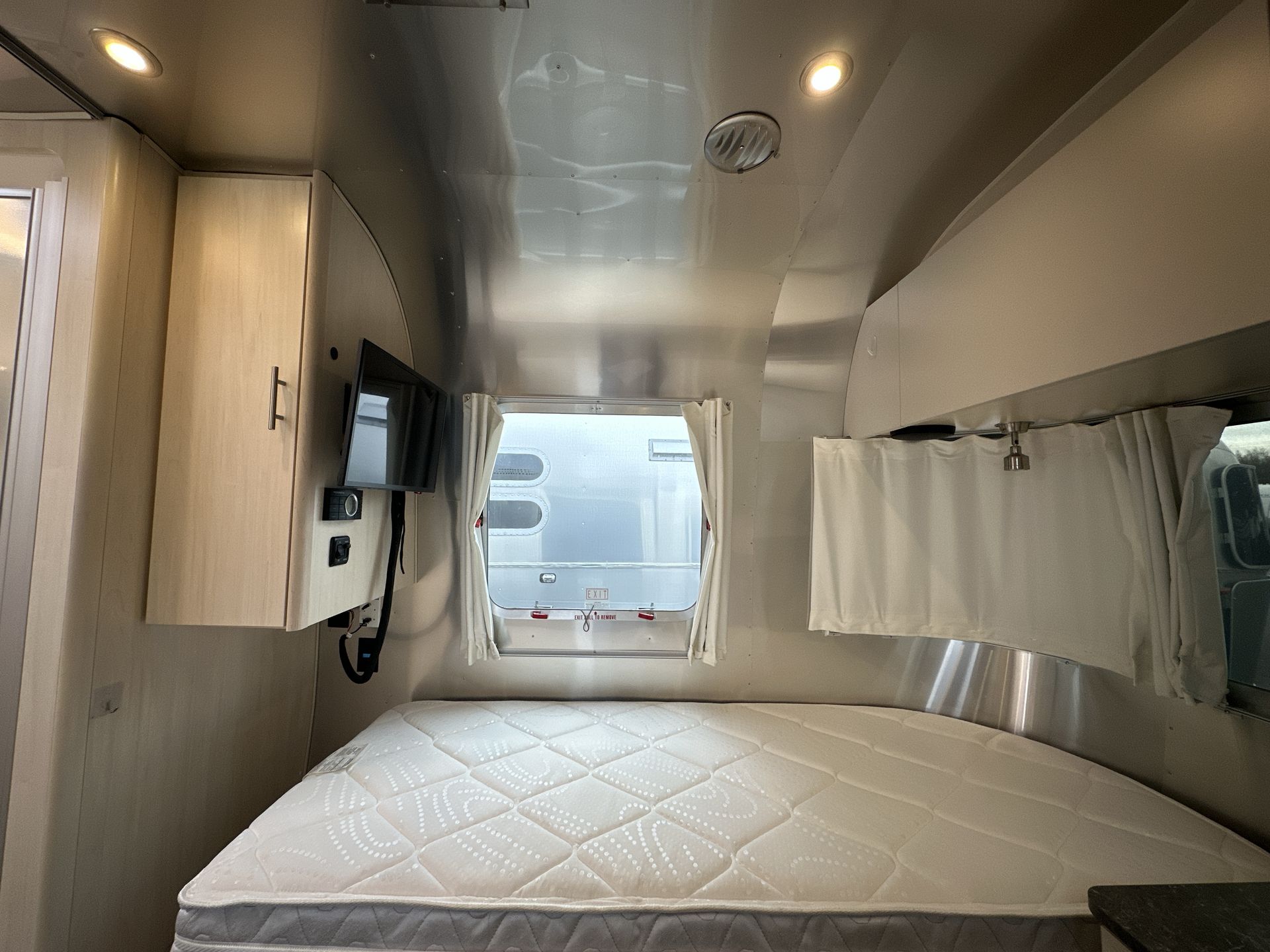 2023 Airstream 27FBT Base