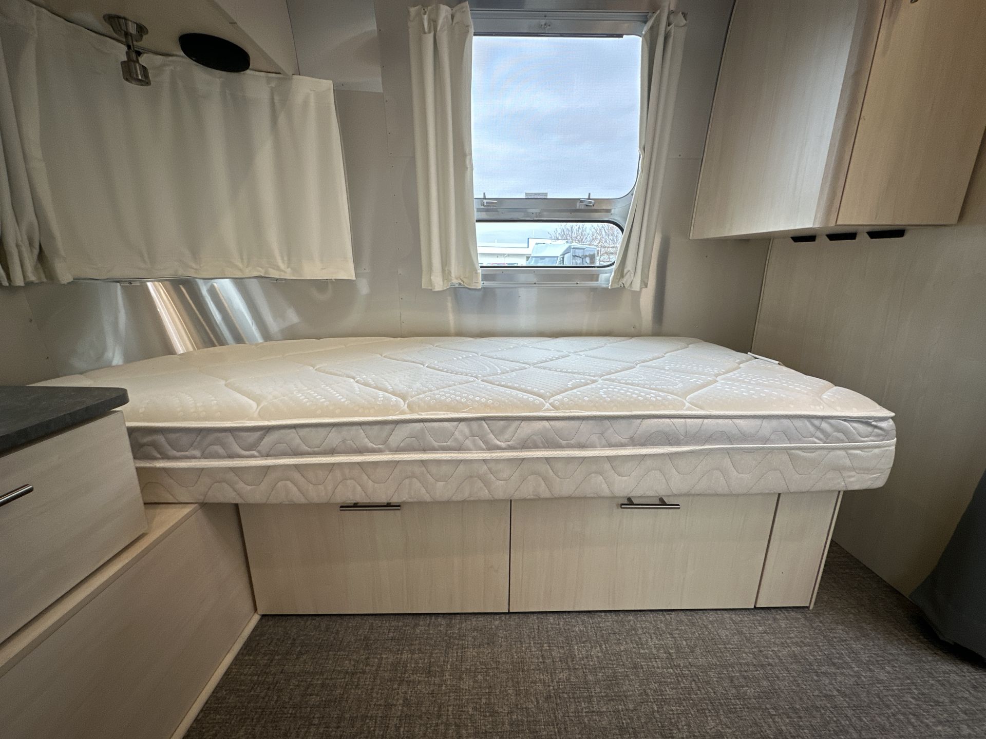 2023 Airstream 27FBT Base