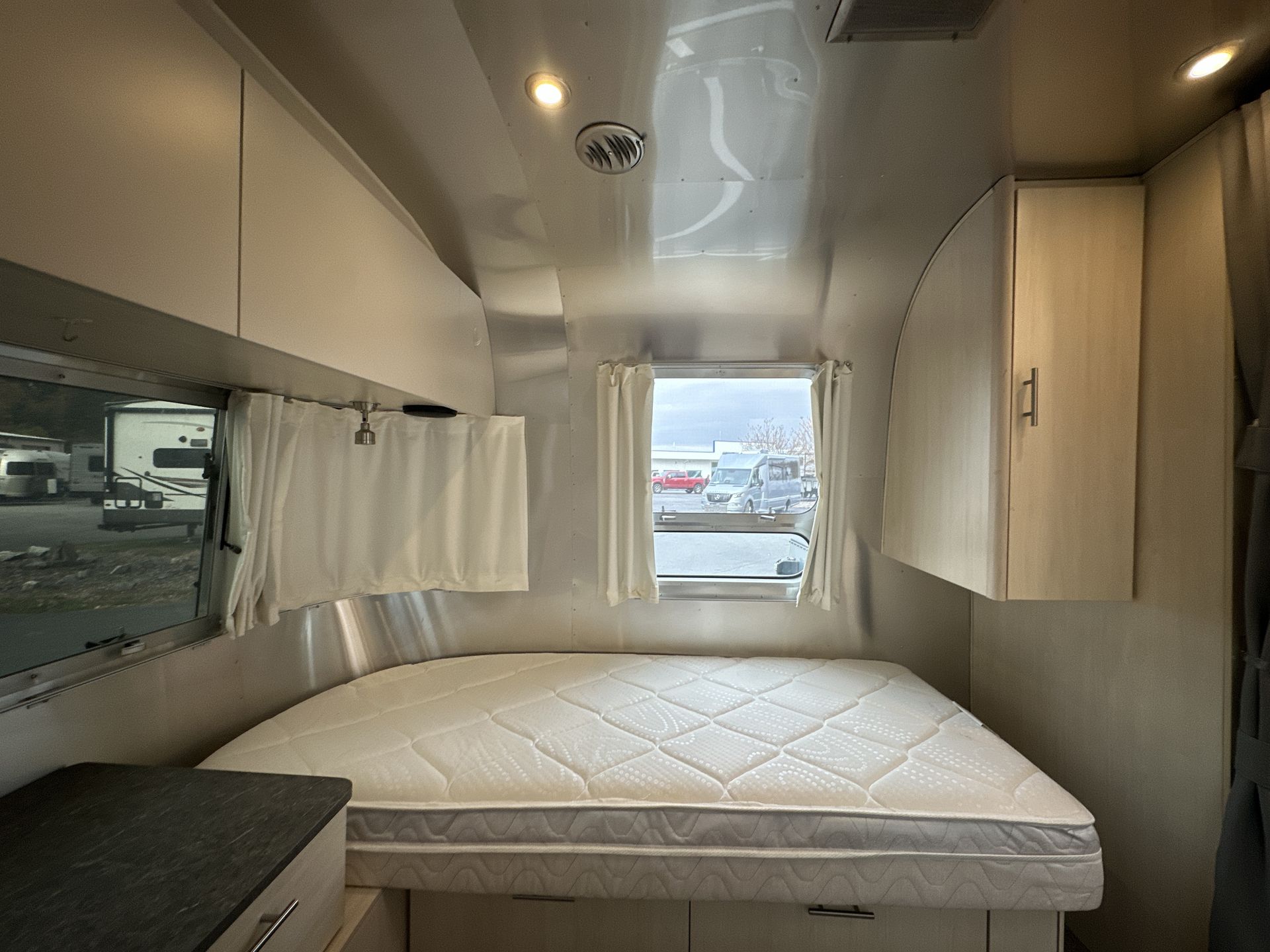 2023 Airstream 27FBT Base