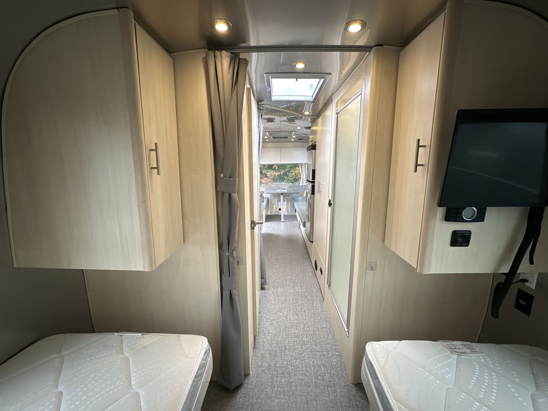 2023 Airstream 27FBT Base