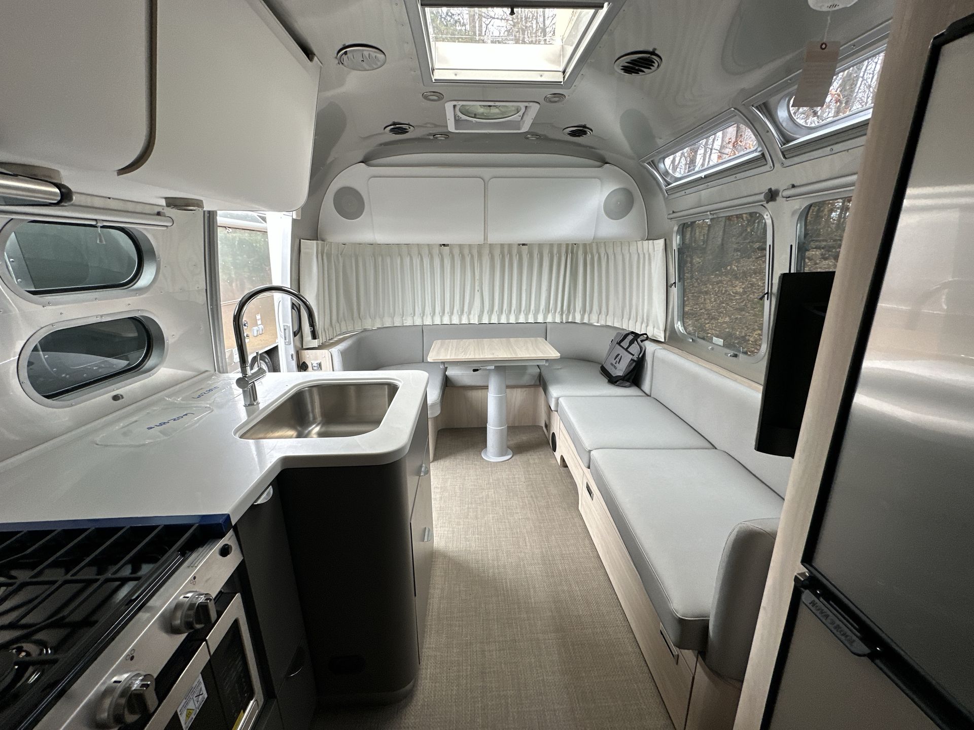 2025 Airstream 25FBT Base
