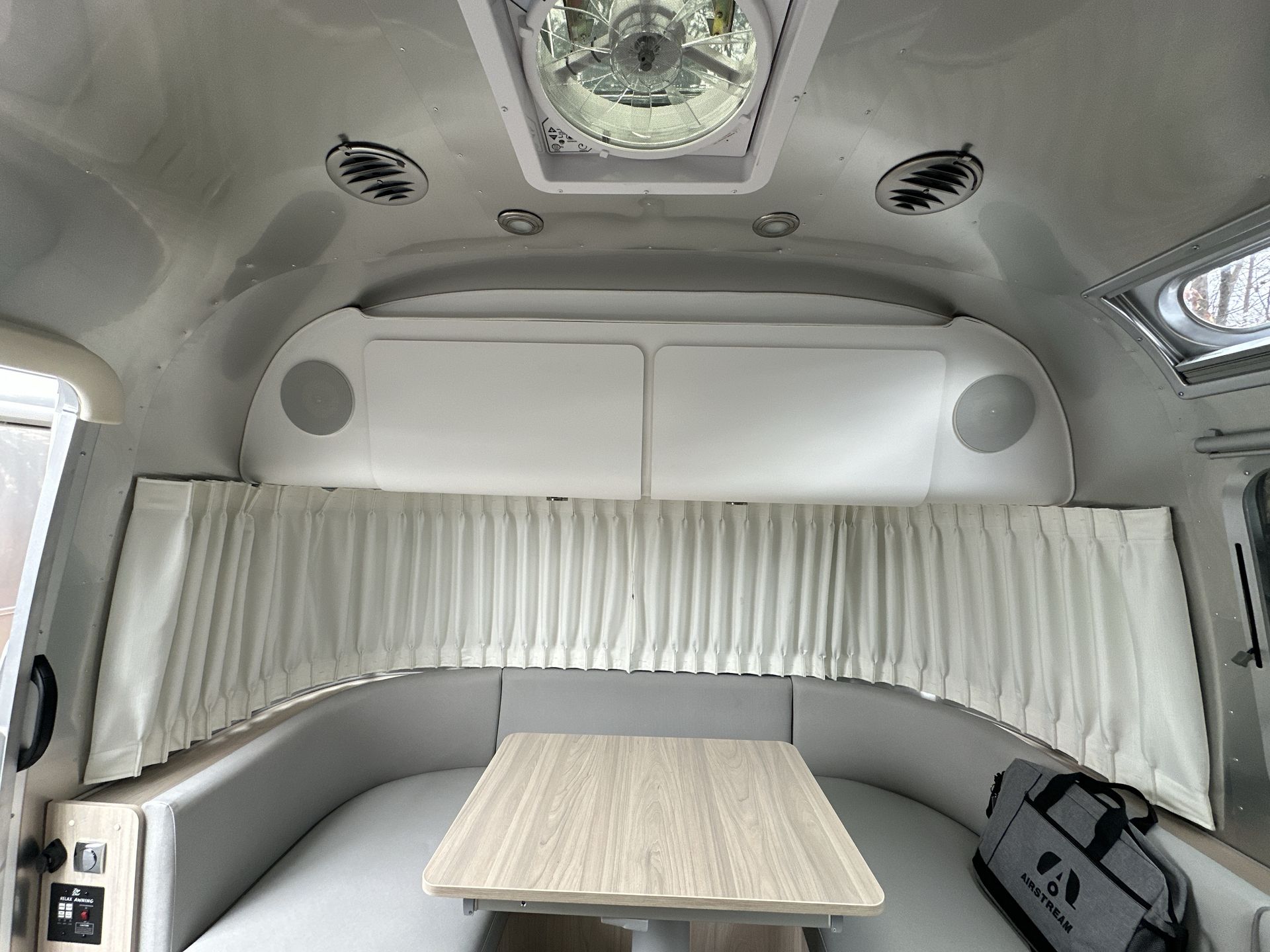 2025 Airstream 25FBT Base