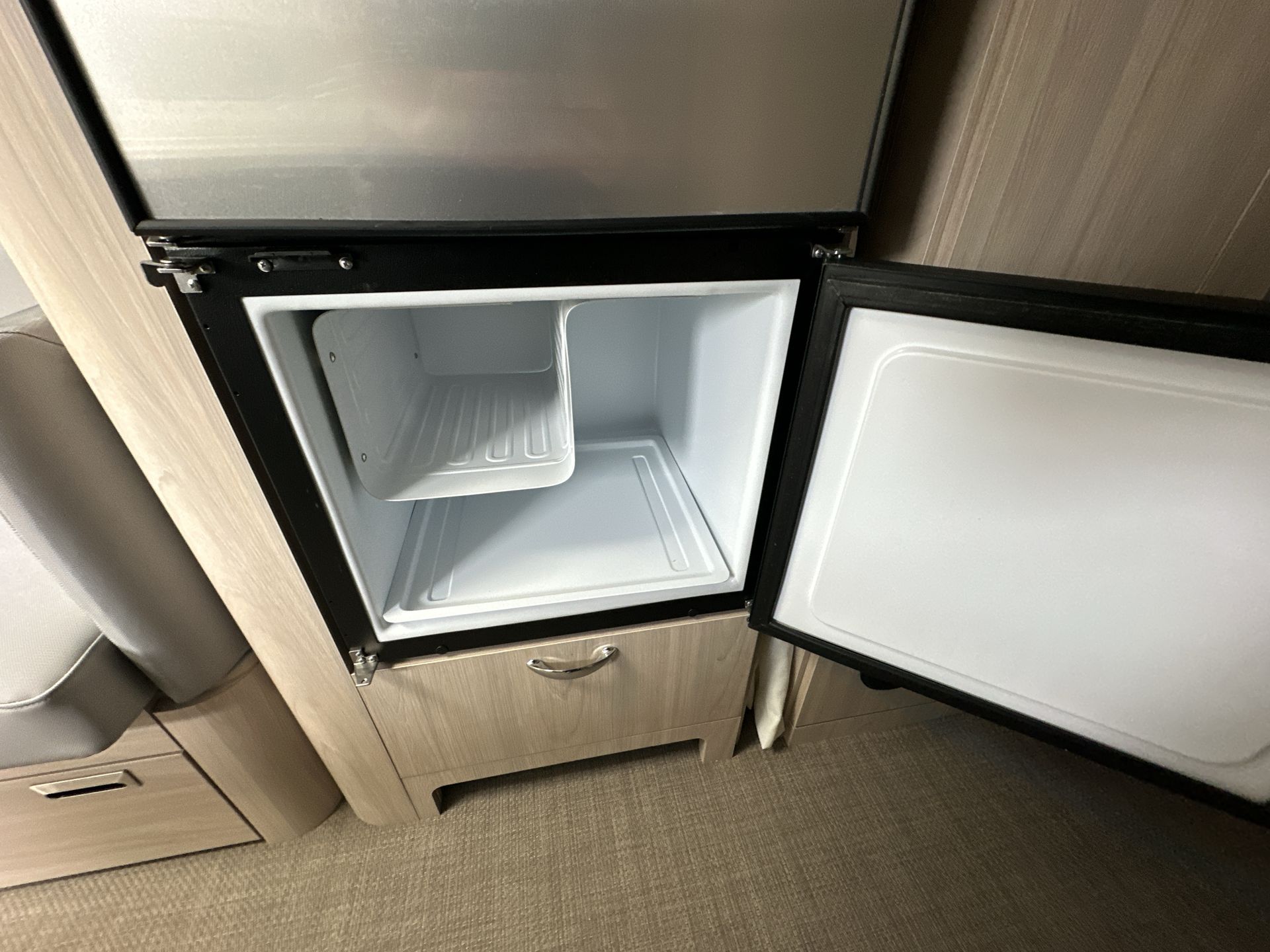 2025 Airstream 25FBT Base