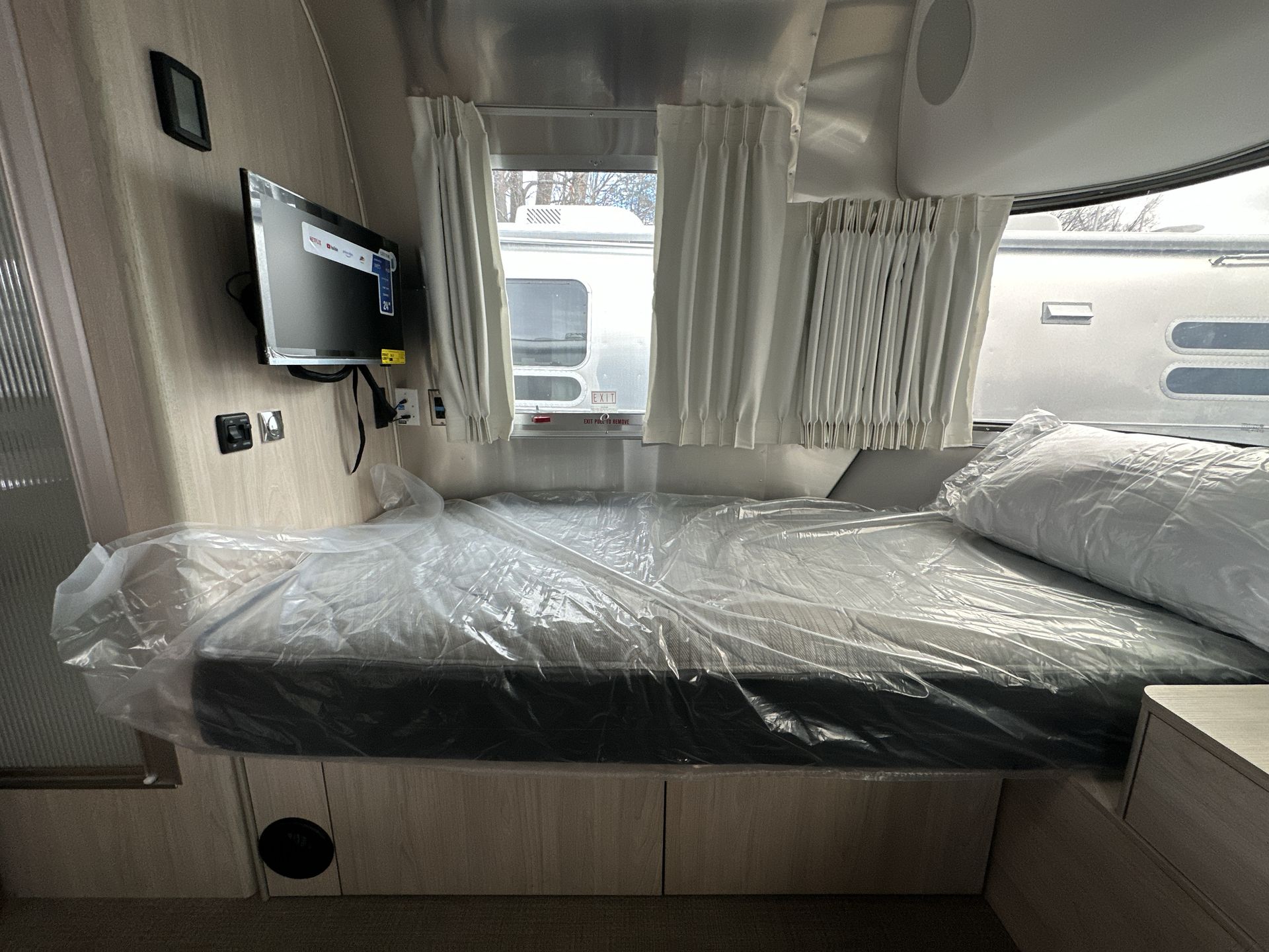 2025 Airstream 25FBT Base