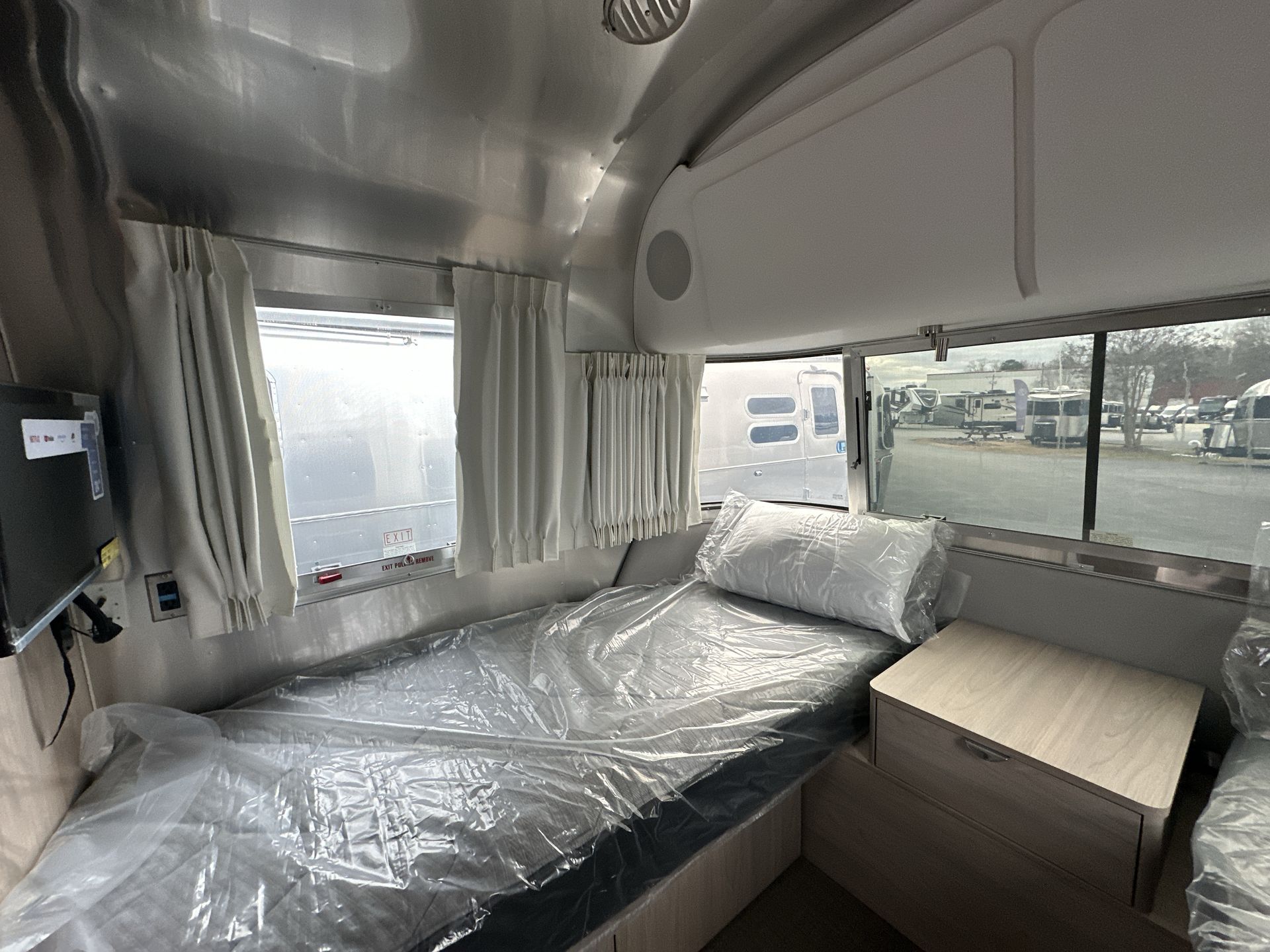 2025 Airstream 25FBT Base