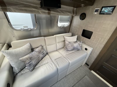 2023 Airstream 33 FBT Base