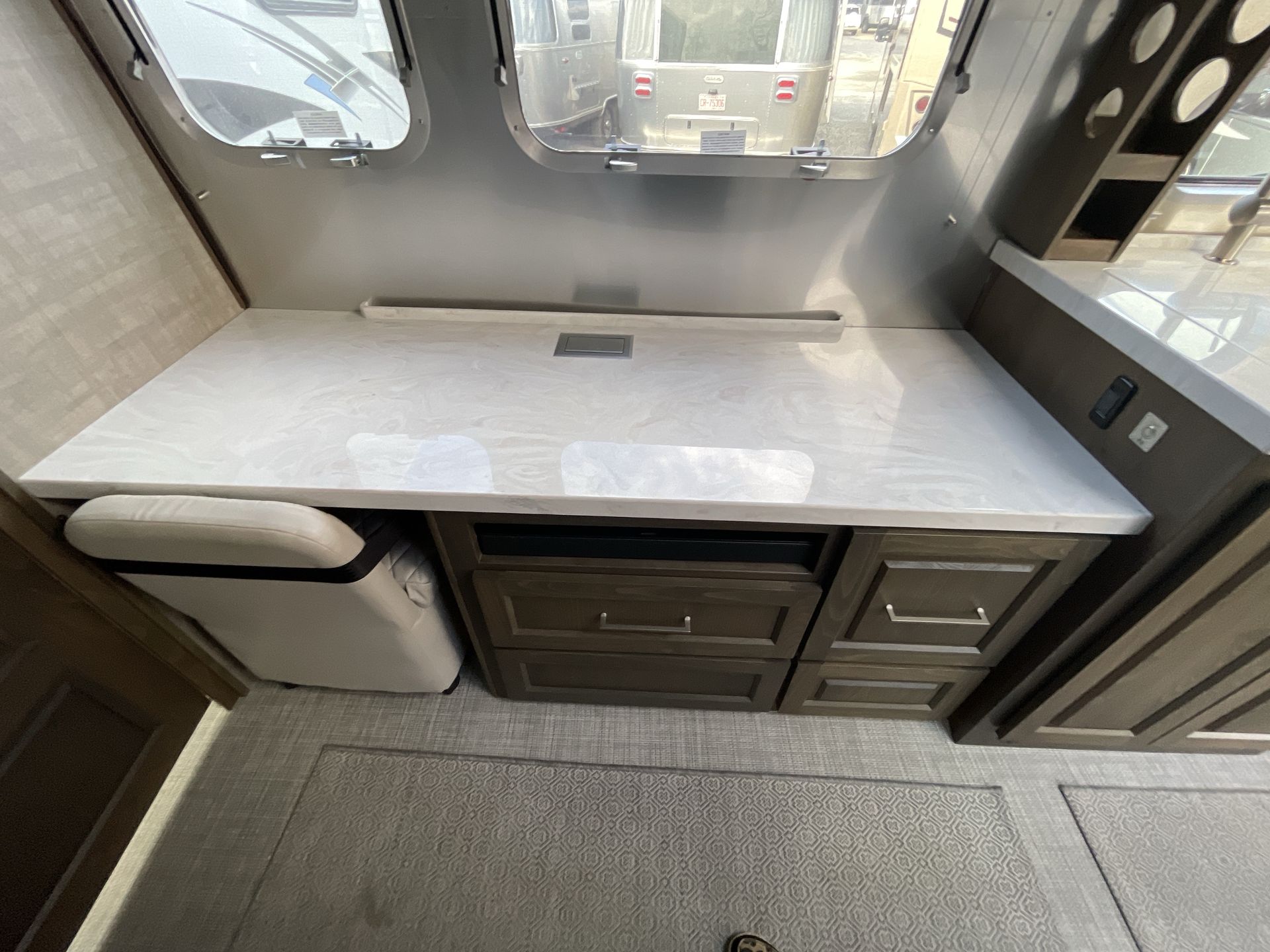 2023 Airstream 33 FBT Base