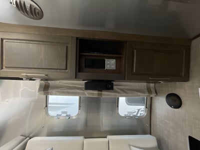 2023 Airstream 33 FBT Base