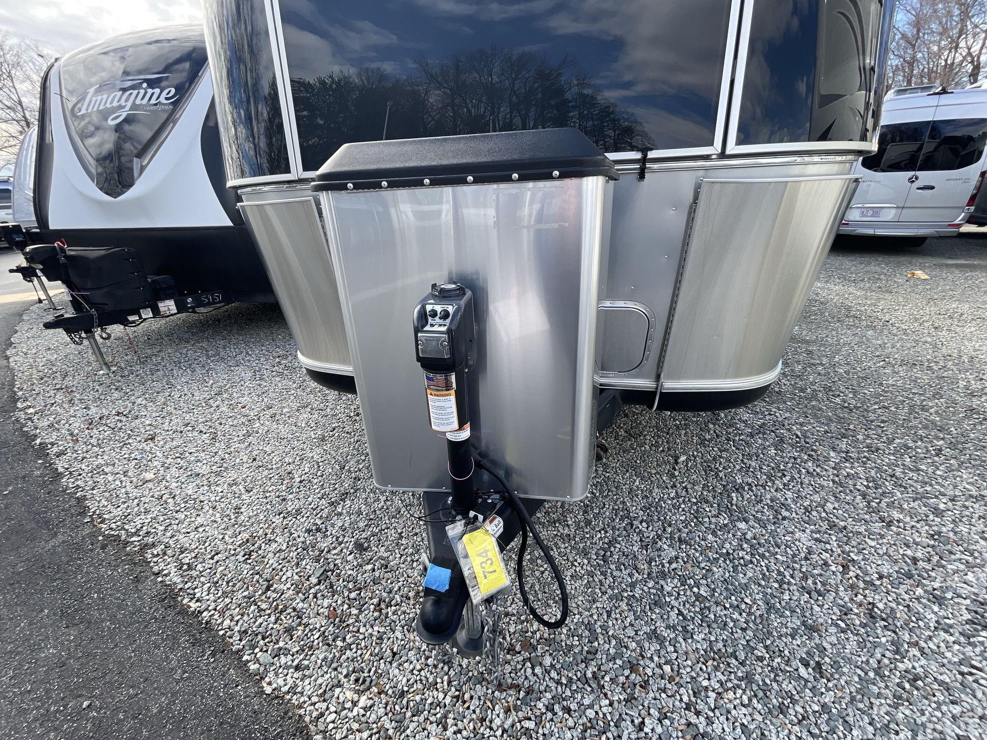 2023 Airstream 33 FBT Base