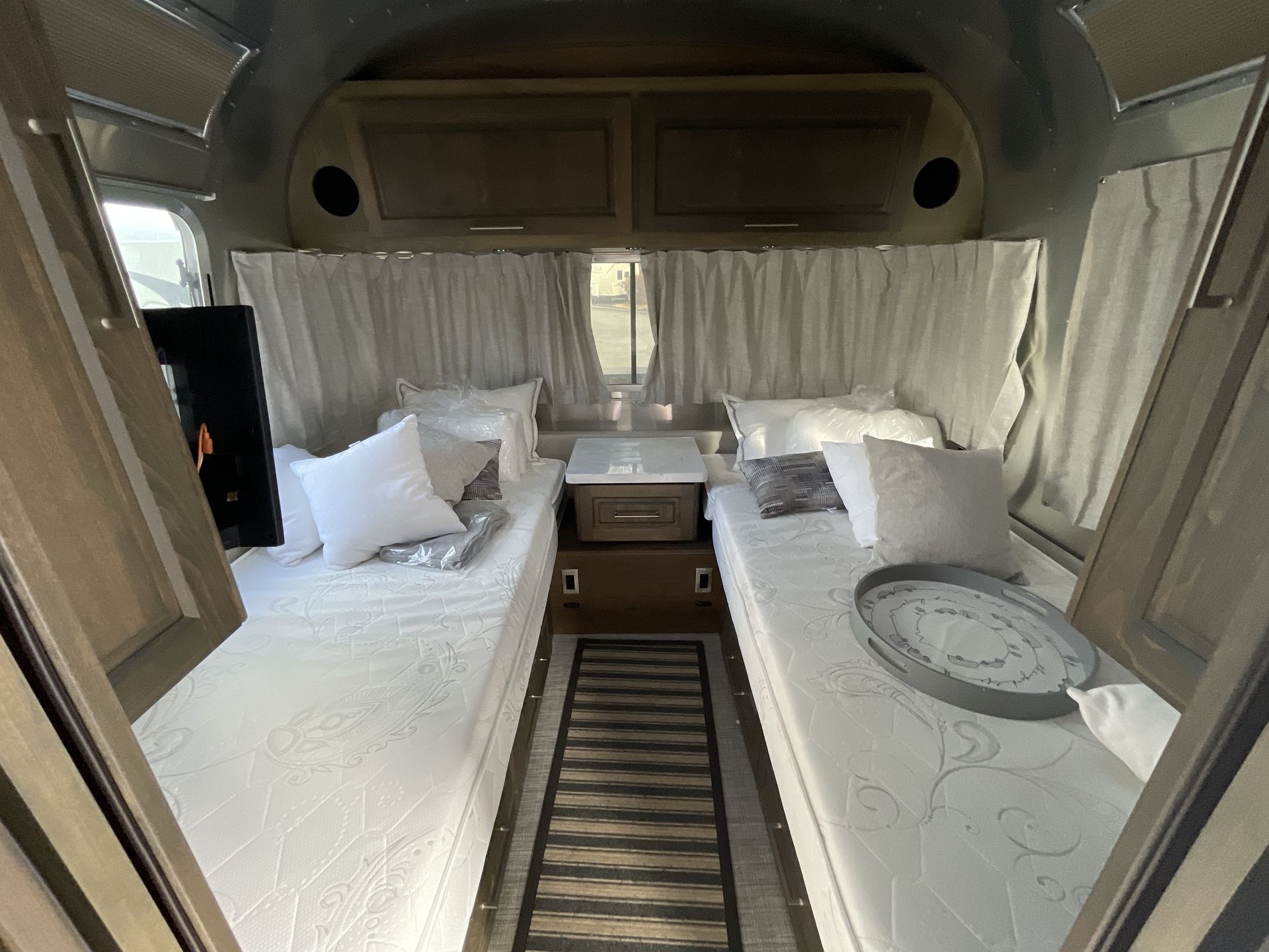 2023 Airstream 33 FBT Base