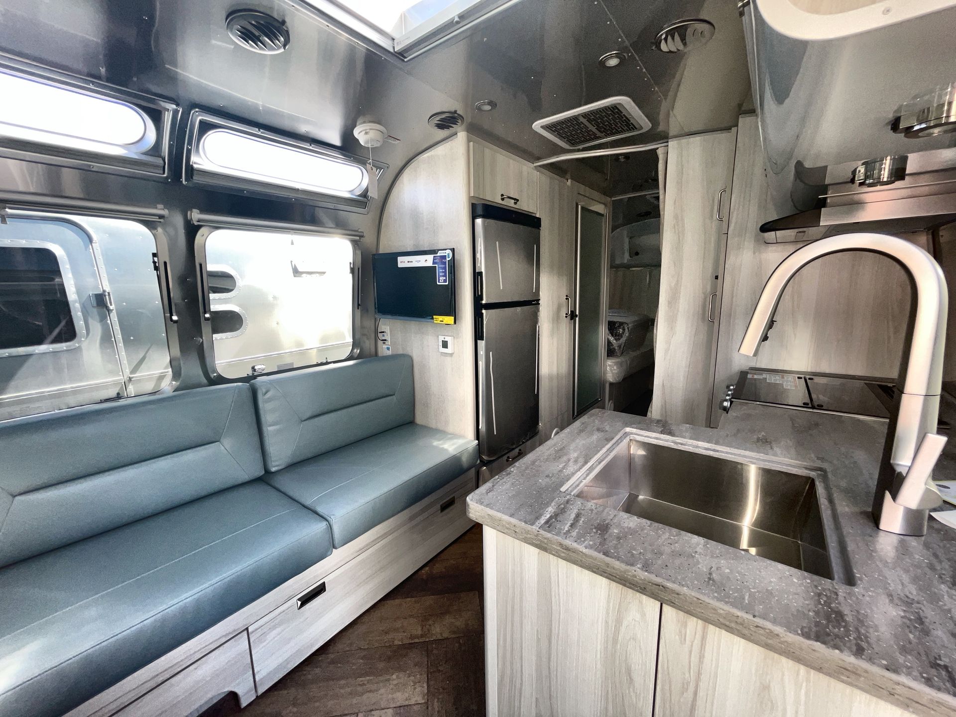 2025 Airstream 25FBT Base