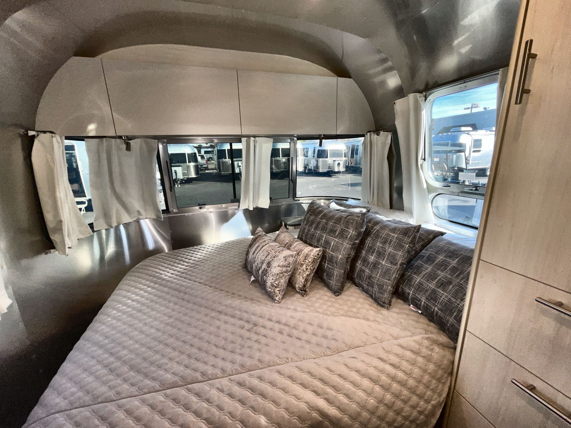 2026 Airstream 23FBQ Base