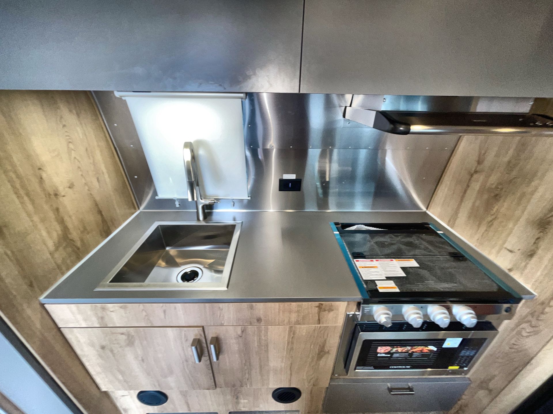 2025 Airstream 23FBT Base