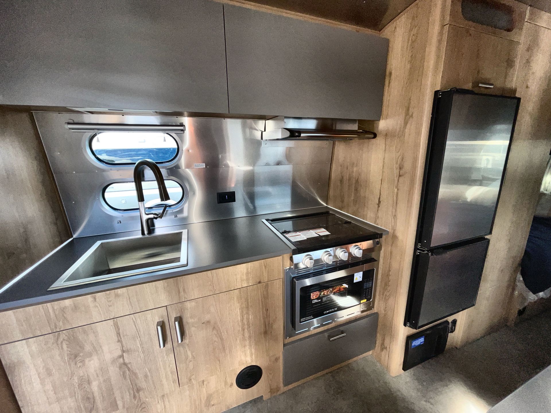 2026 Airstream 23FBT Base
