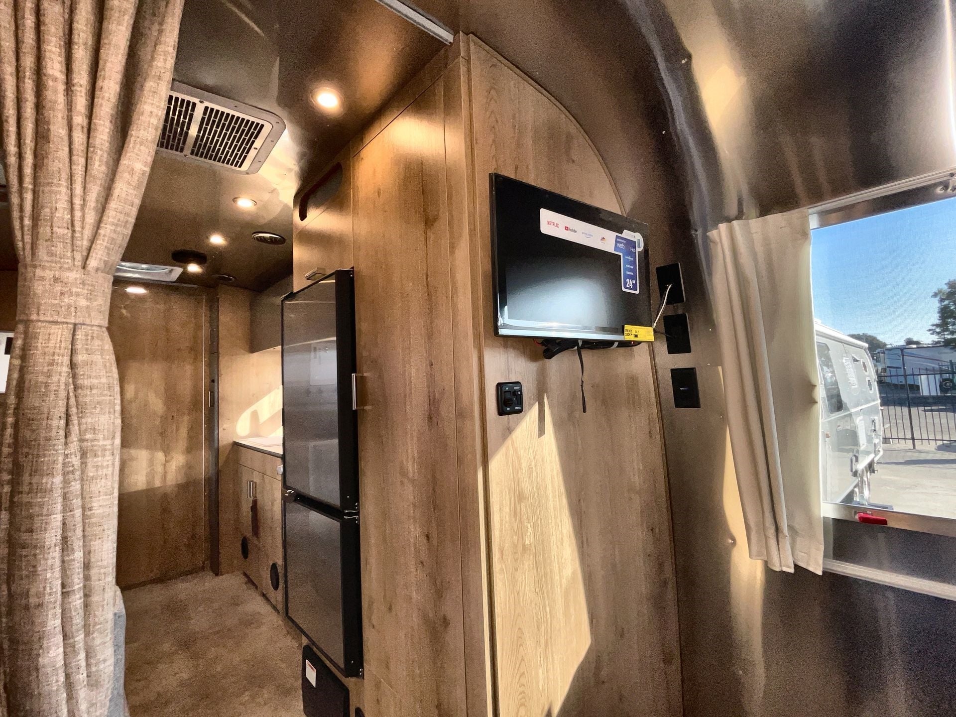2025 Airstream 23FBQ Base