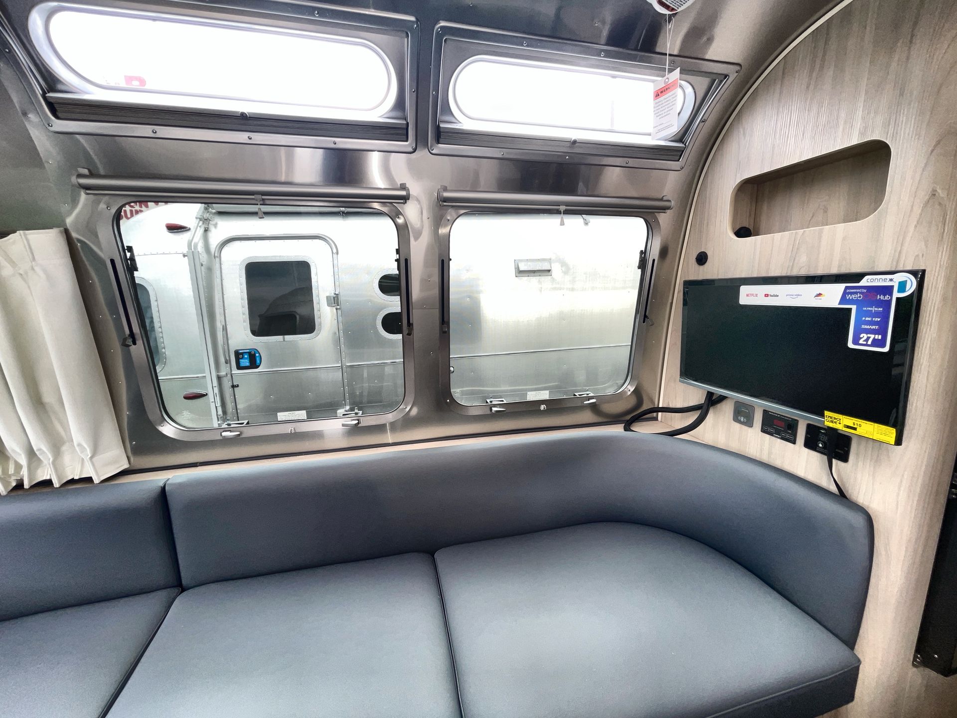 2025 Airstream 25FBQ Base