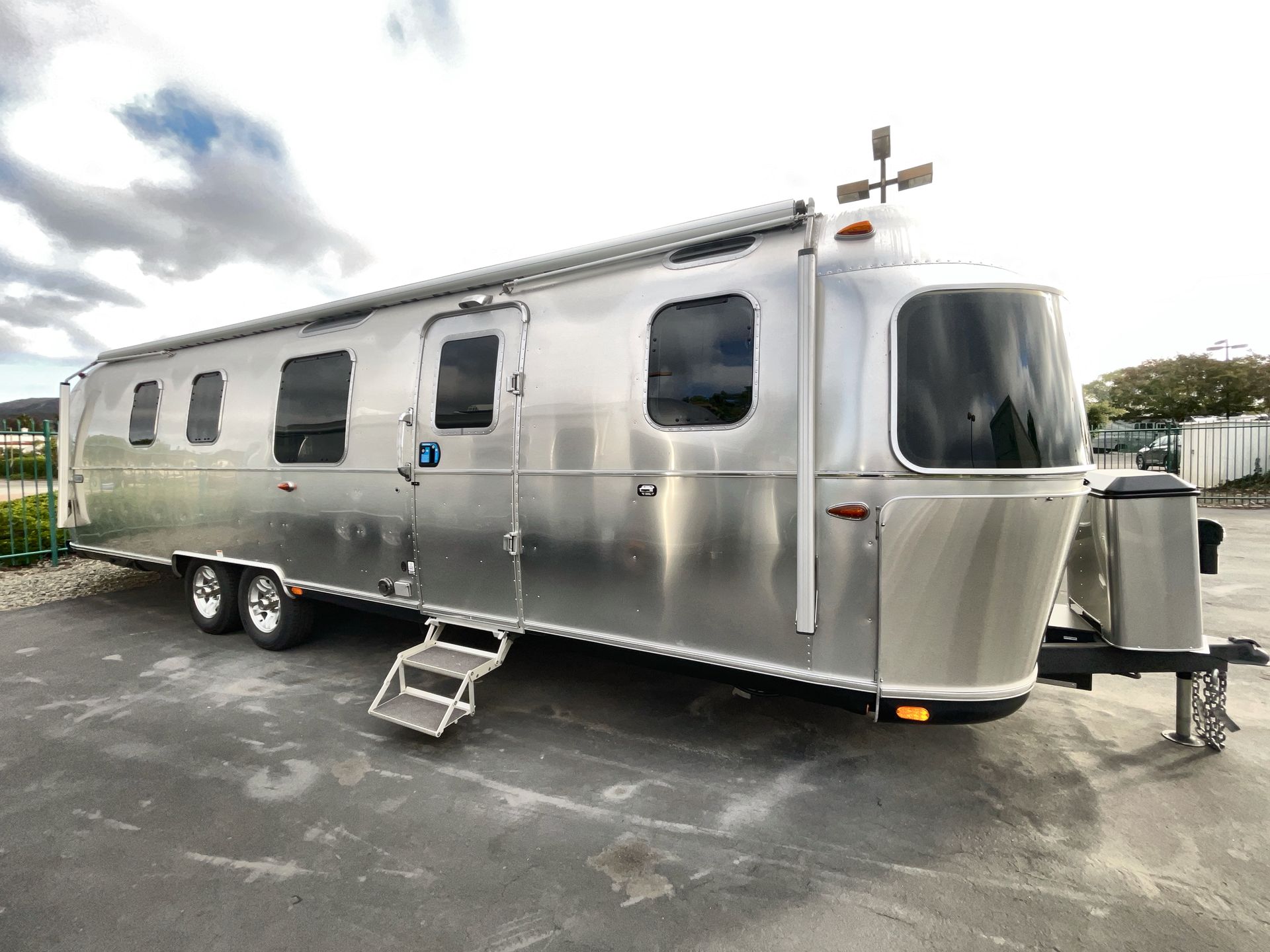 2026 Airstream 33FBQ Base