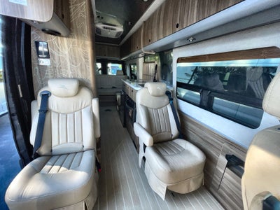 2025 Airstream 24 GL Base