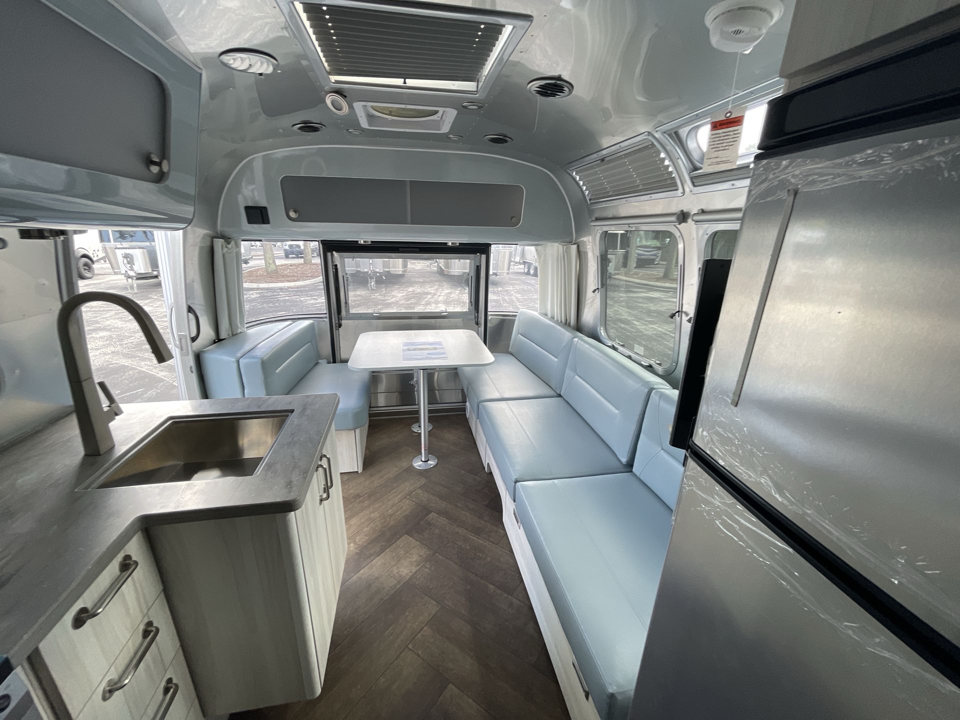 2025 Airstream 25FBQ Base