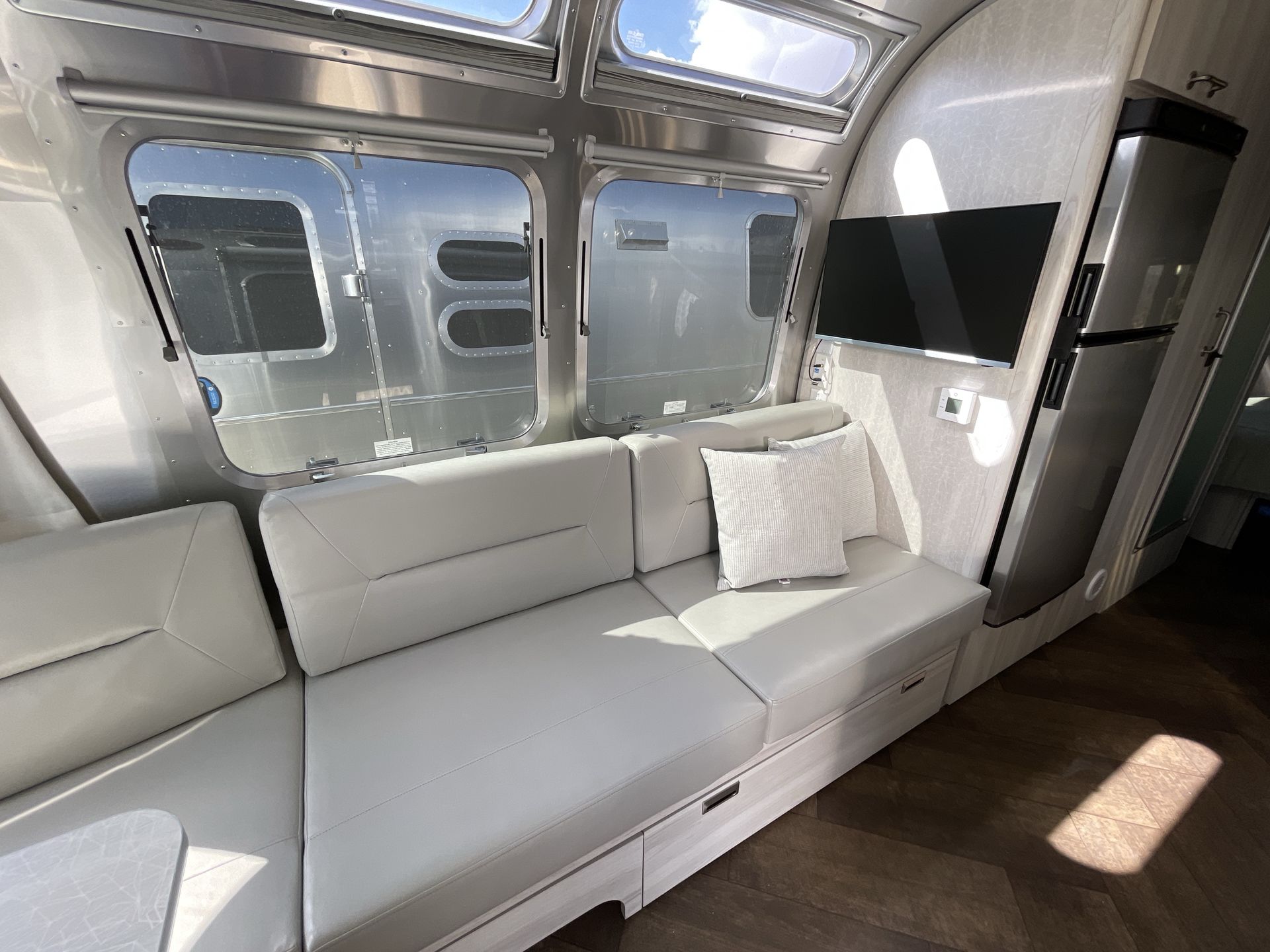 2026 Airstream 25FBQ Base