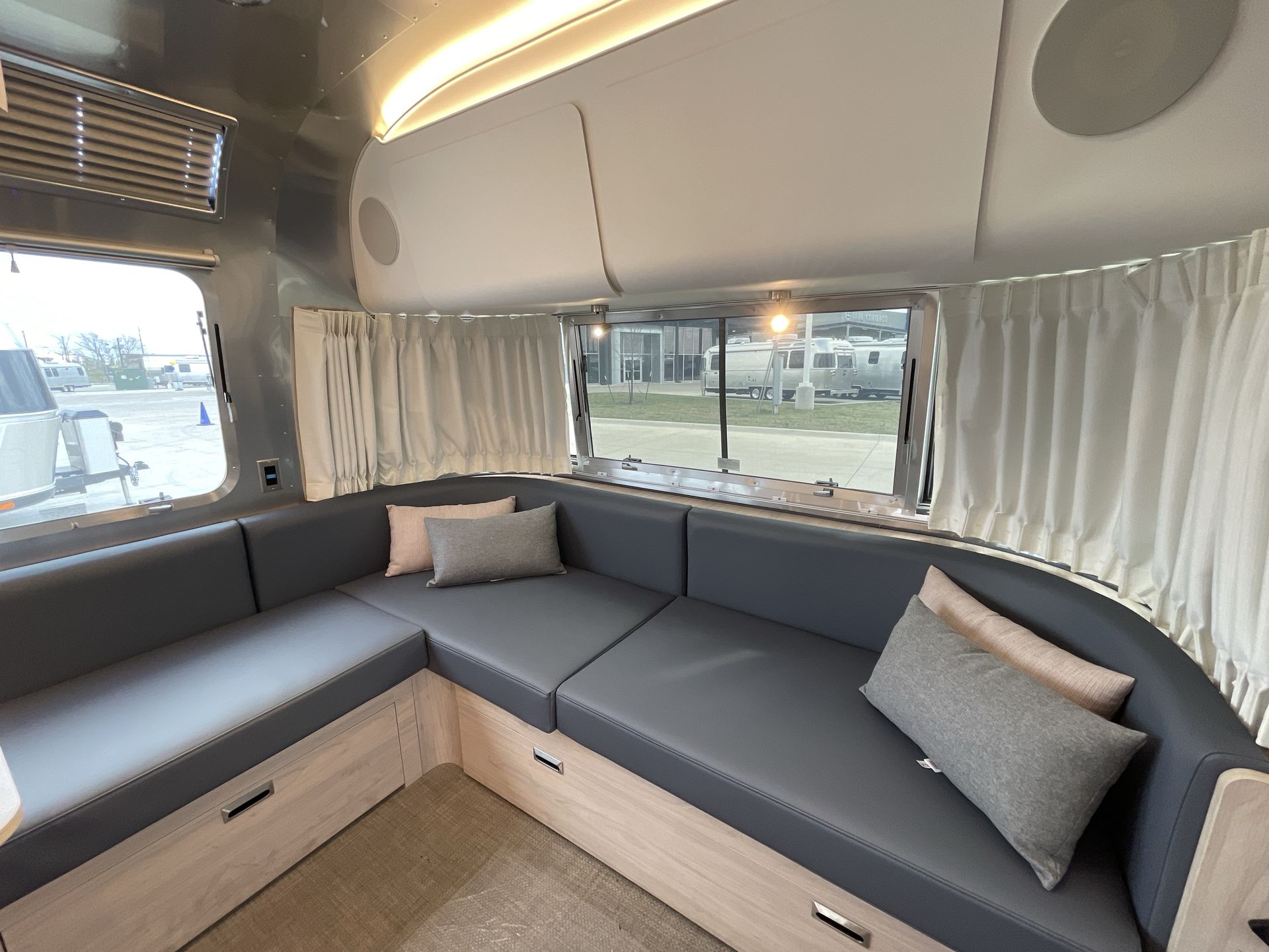 2026 Airstream 30RBT Base