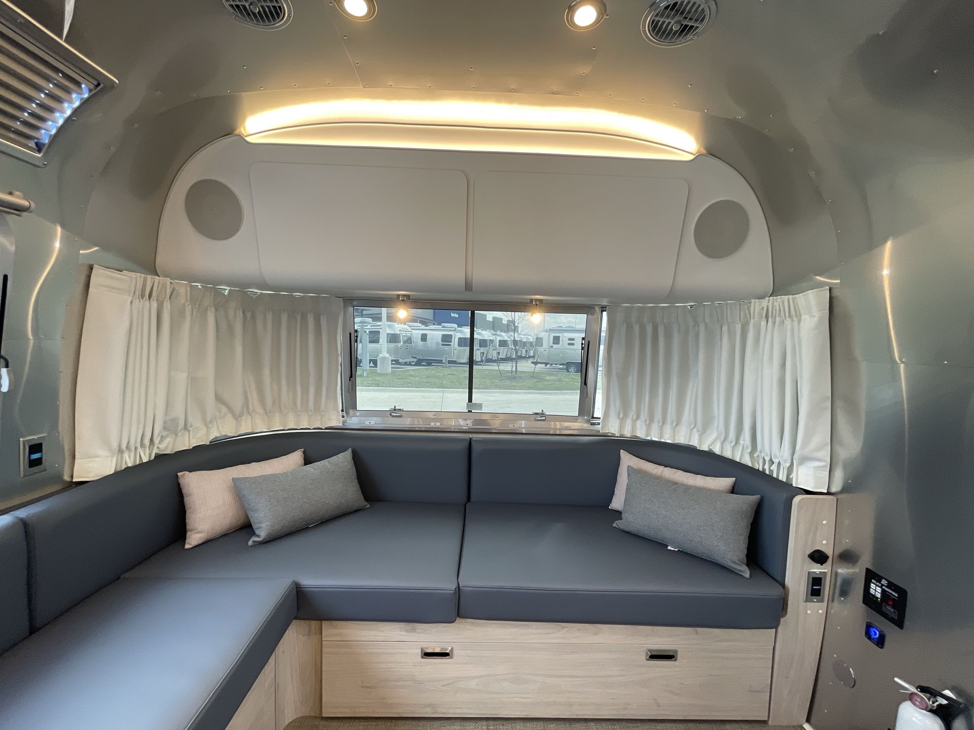 2026 Airstream 30RBT Base