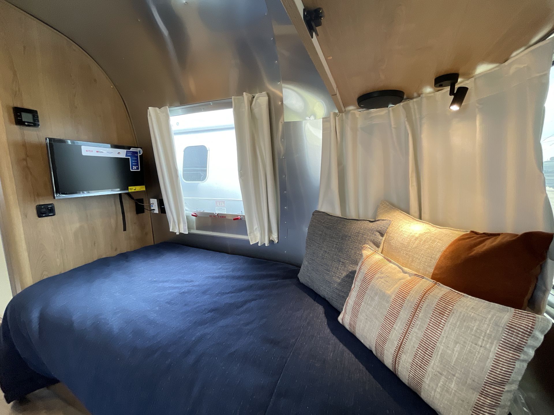 2026 Airstream 25FBT Base