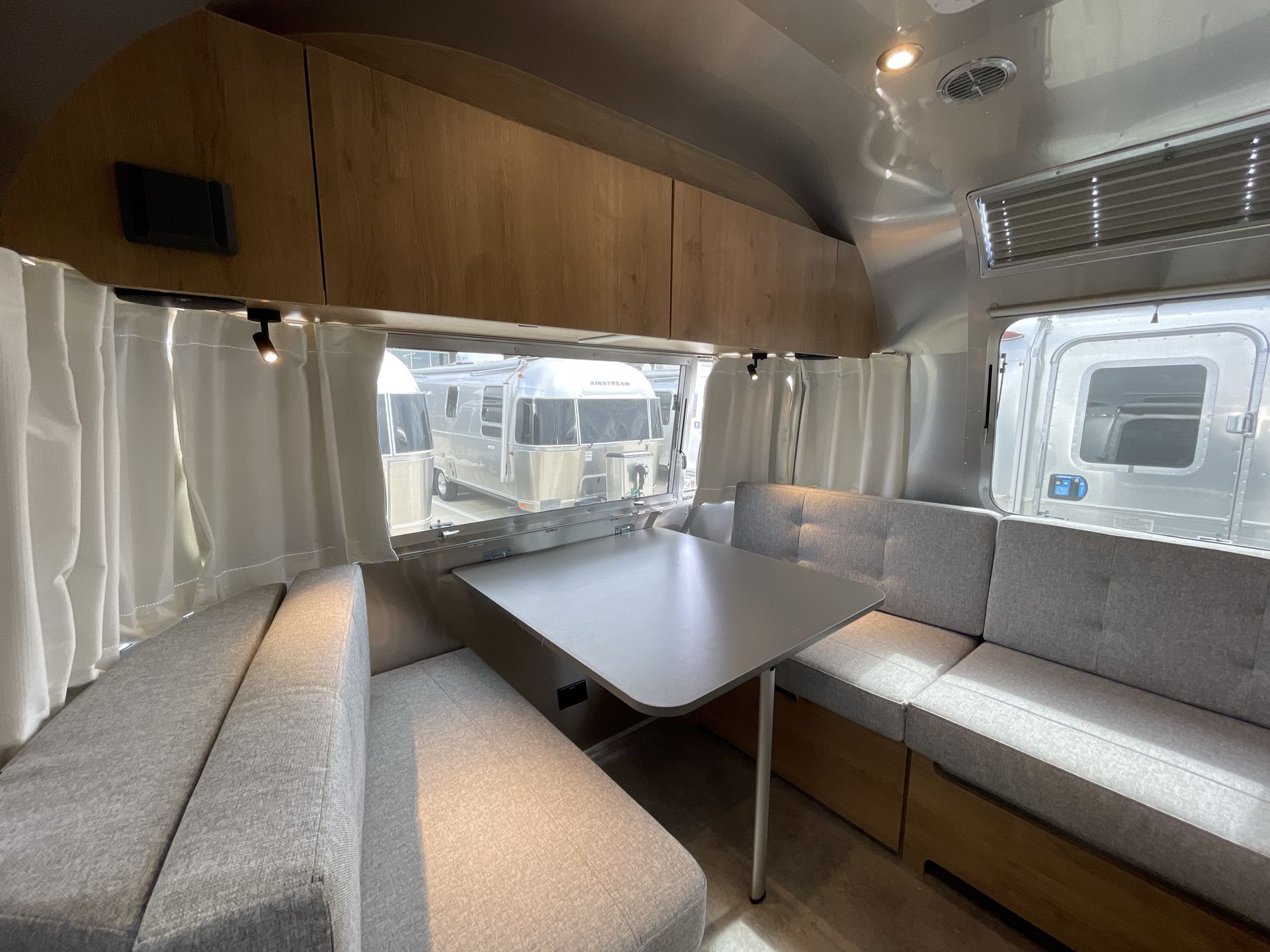 2026 Airstream 25FBT Base