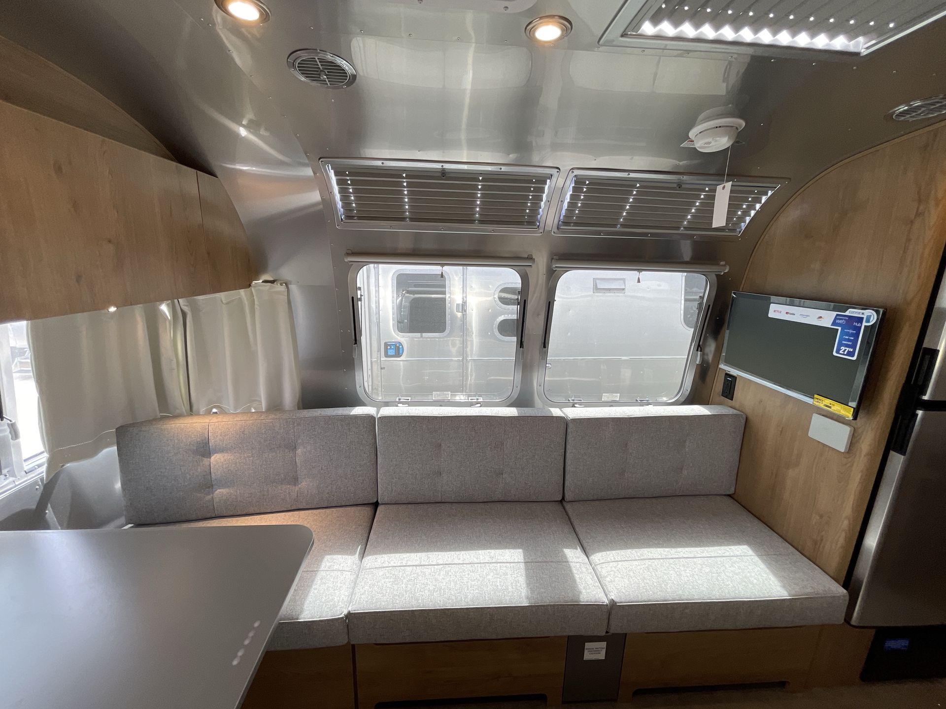 2026 Airstream 25FBT Base