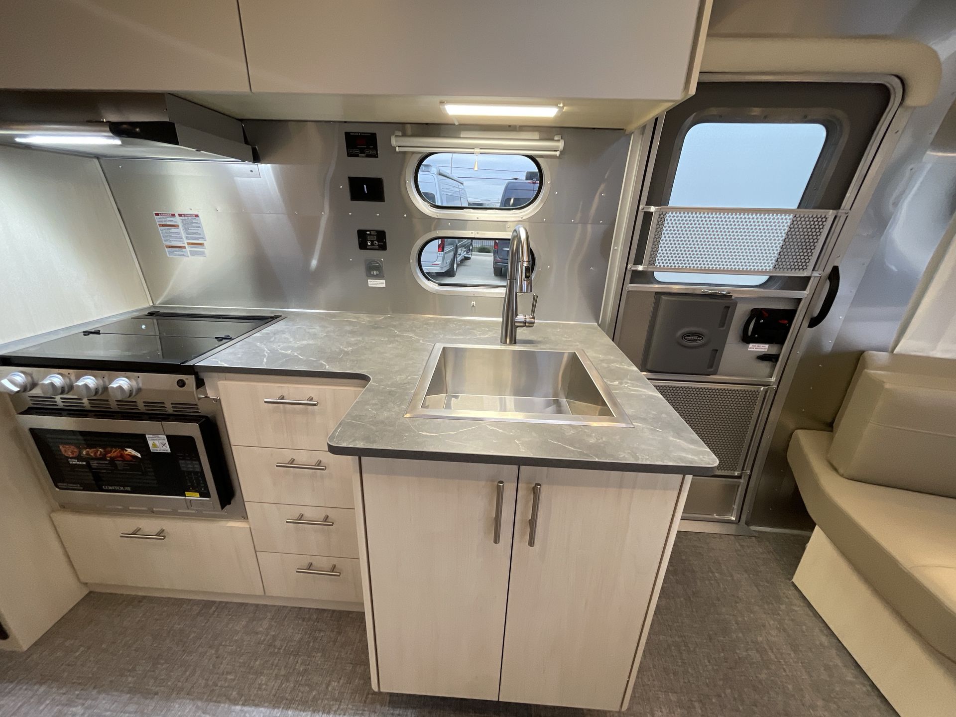 2026 Airstream 27FBQ Base