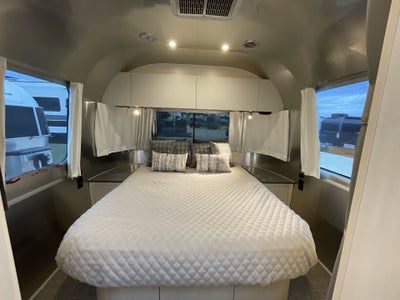 2026 Airstream 27FBQ Base