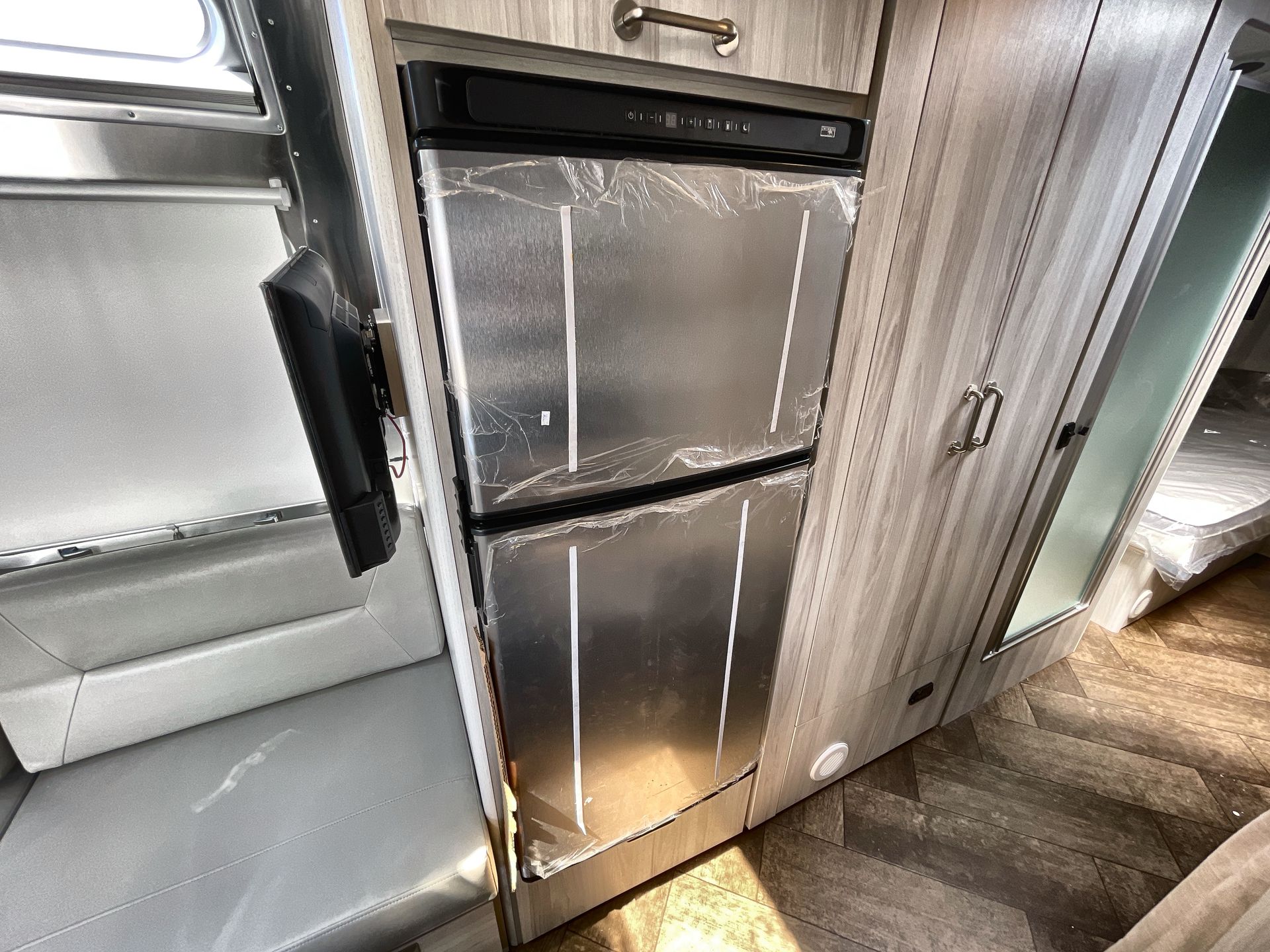 2026 Airstream 27FBT Base