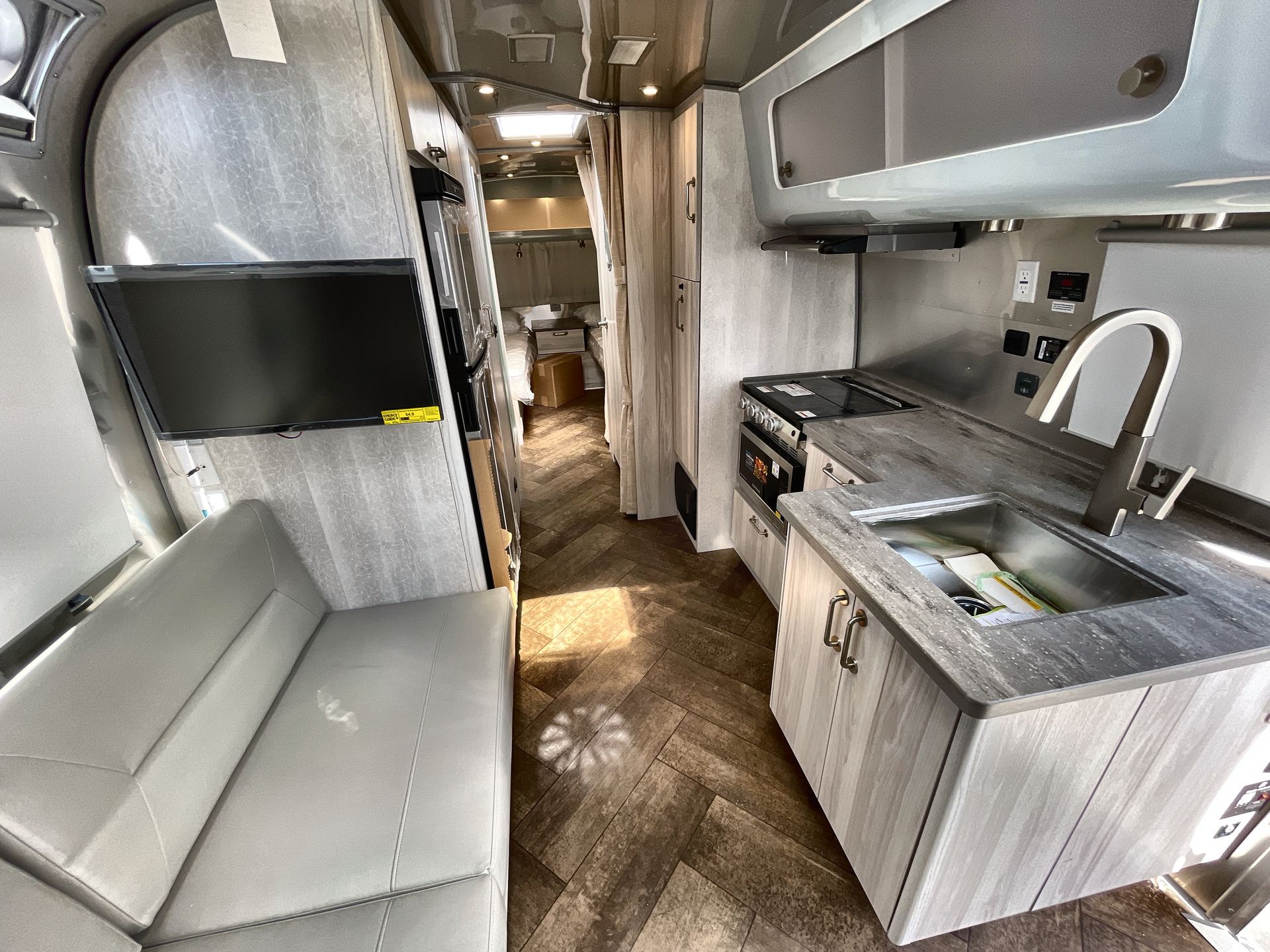 2026 Airstream 27FBT Base